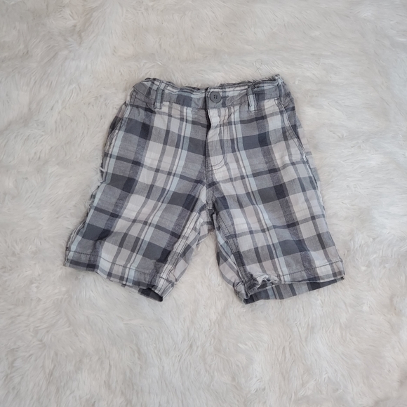 Other - 🍭Boys Size 5 Plaid shorts